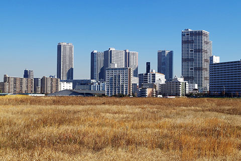 面積の広い都心の空き地