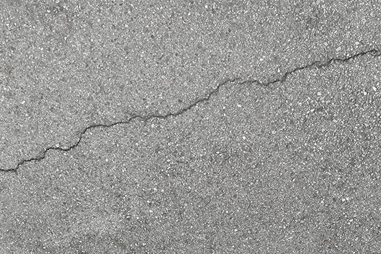 駐車場コンクリートのひび割れ