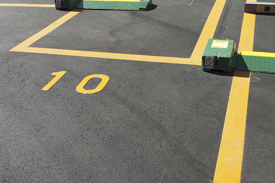 コインパーキングのロック板