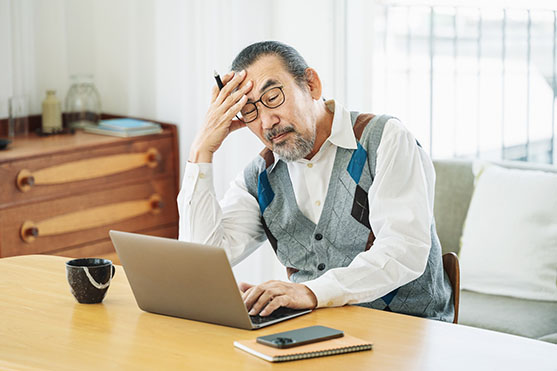 低い節税効果に頭を抱える高齢者