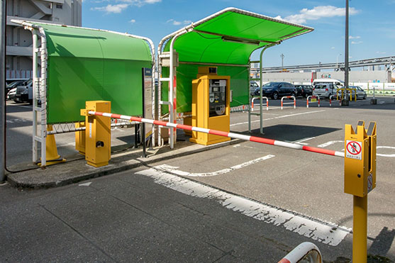 ゲート式の駐車場精算機