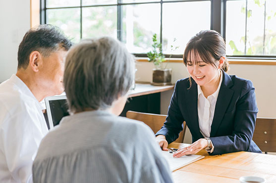 駐車場経営の年収などを相談する人