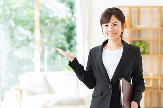 不動産会社のスタッフ