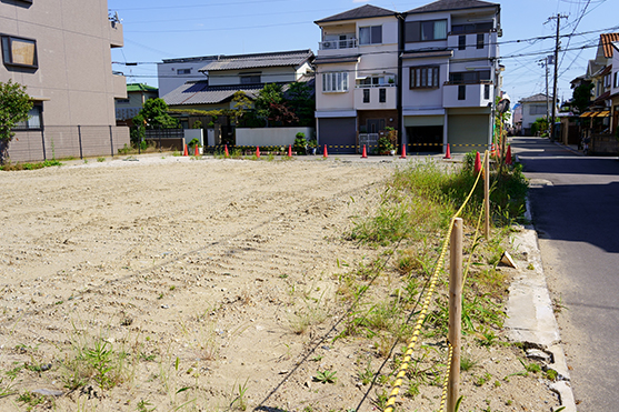 住宅街の空地