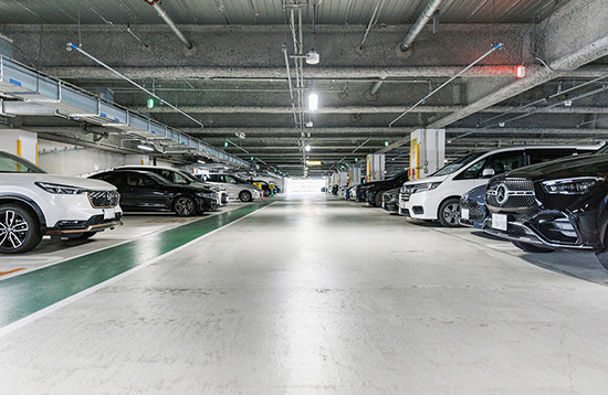 GRAND SHIPの駐車場